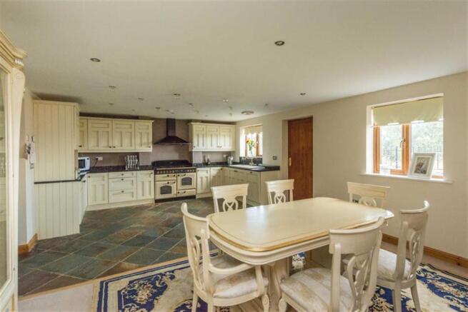 OPEN PLAN LOUNGE/DINING/KITCHEN