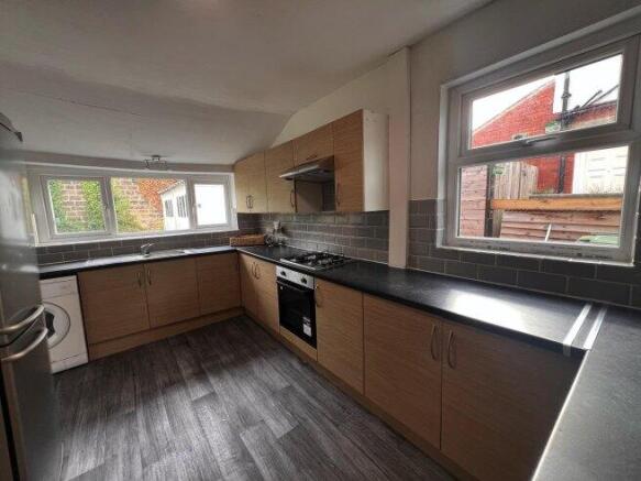 dennistead-crescent-ls6-3pu-1061321