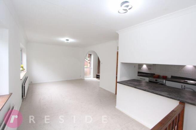 Lounge / Dining Area