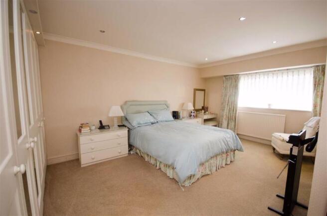 PRINCIPAL BEDROOM