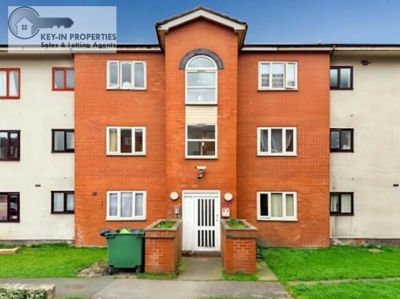 Refurbished Three¿Bedroom First¿Floor Apartme