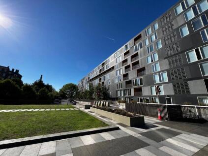 Saxton, The Avenue, Leeds, West Yorkshire