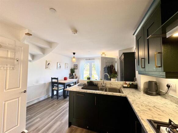 KITCHEN/DINING ROOM