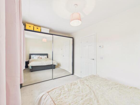 3 bed Semi-Detached for sale Image 8