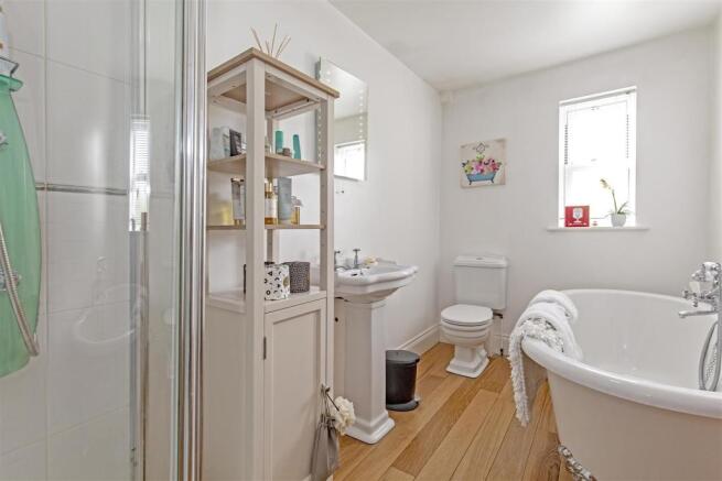 En-Suite Bathroom