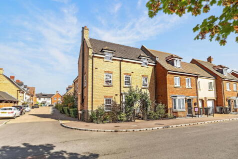 Brooklands Avenue, Wixams