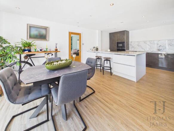 BREAKFAST/KITCHEN