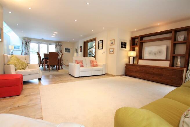 Sitting / Dining Room 