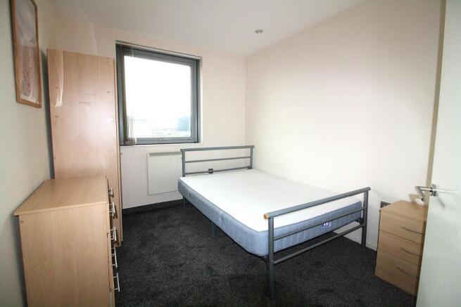 2 bed Apartment to rent Image 5