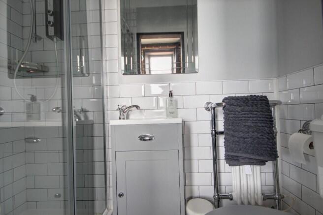 2 bed Flat for sale Image 7