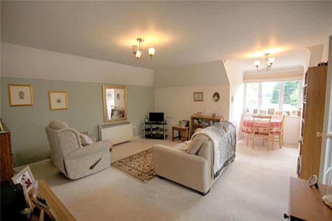 Lounge/Dining Room