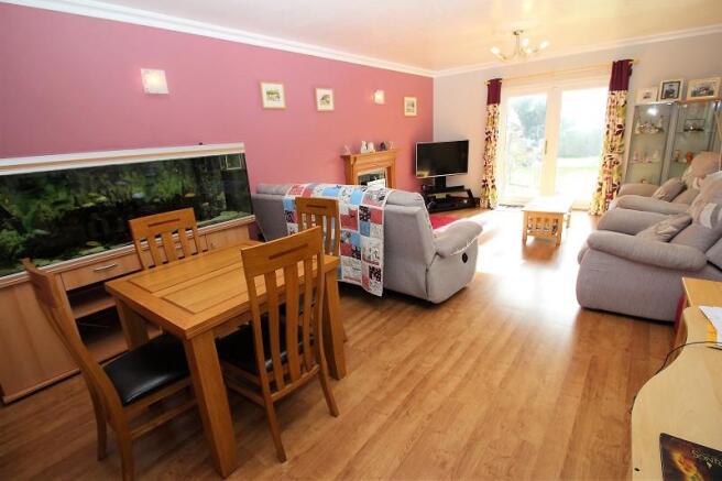 Lounge/Dining Room