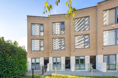 Gunnersbury Mews,
Gunnersbury, W4