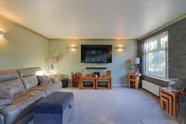 4 bed Detached for sale Image 6