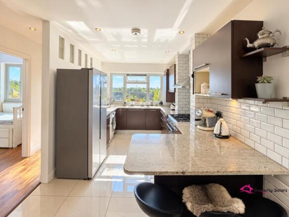 Kitchen/Breakfast Area