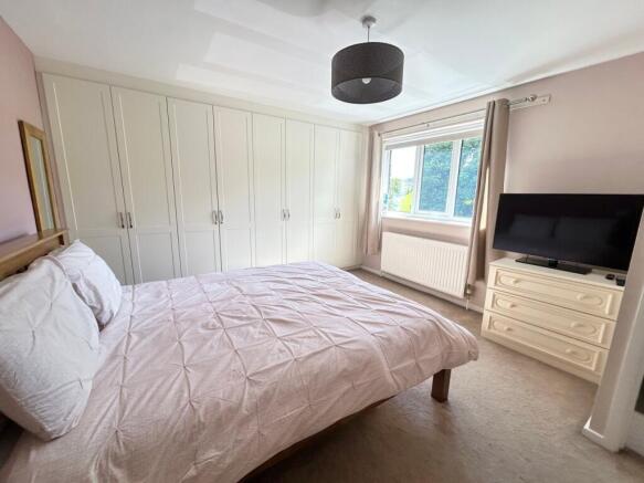 4 bed Detached for sale Image 11