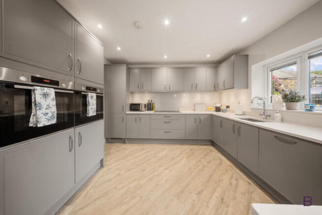 4 bed Semi-Detached for sale Image 12