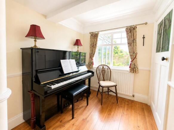 4 bed Semi-Detached for sale Image 11