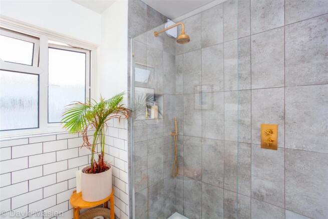 bathroom B.jpg