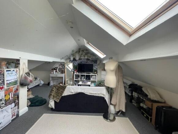 5 bed Semi-Detached to rent Image 12