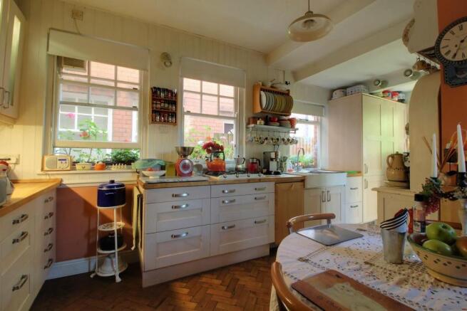 Kitchen 1.jpg