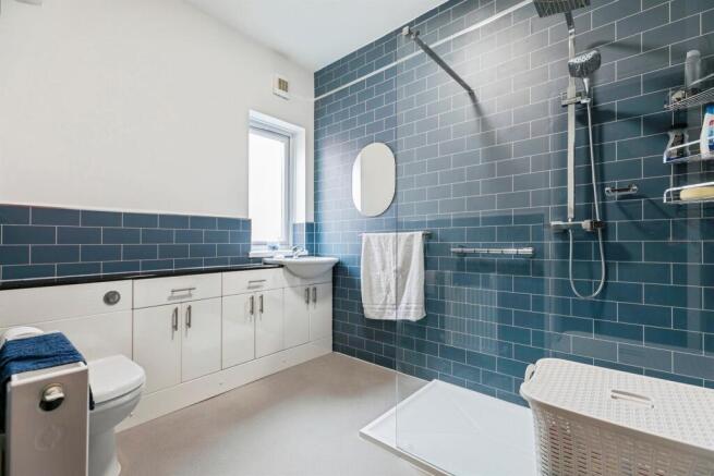 3 bed Terraced for sale Image 11