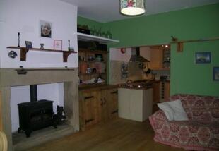Open Plan Living Room and Kitchen Image 2