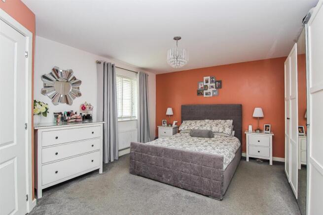 4 bed Detached for sale Image 10