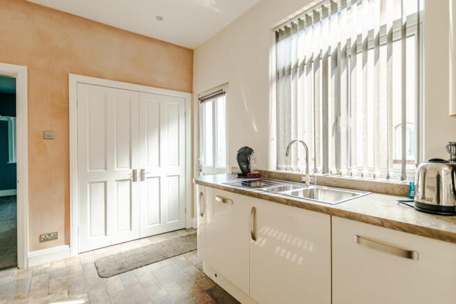 4 bed Detached for sale Image 11
