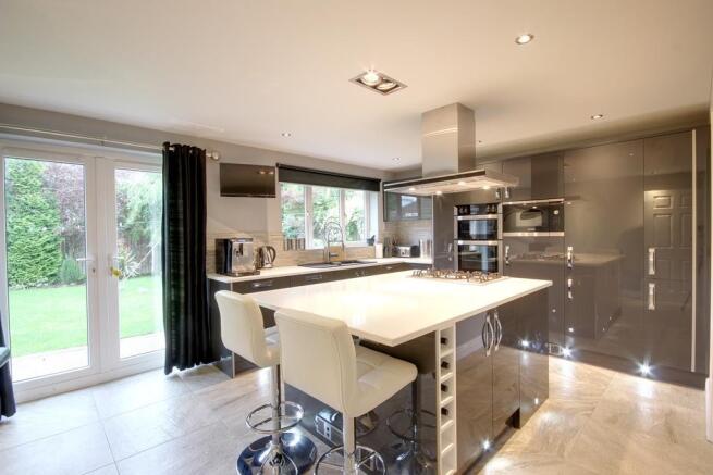 LIVING KITCHEN