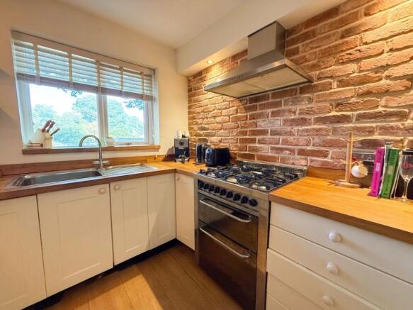 3 bed Semi-Detached for sale Image 5