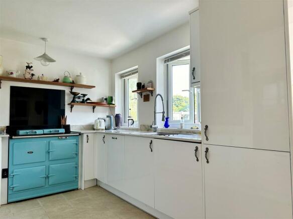 Kitchen 2.jpg