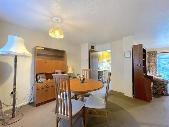 Dining Area (1).jpeg