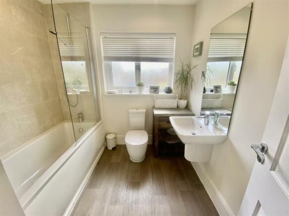 FAMILY BATHROOM