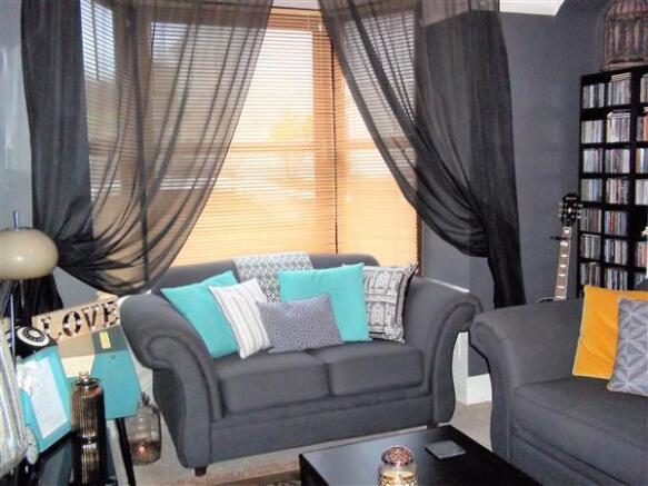 LOUNGE :