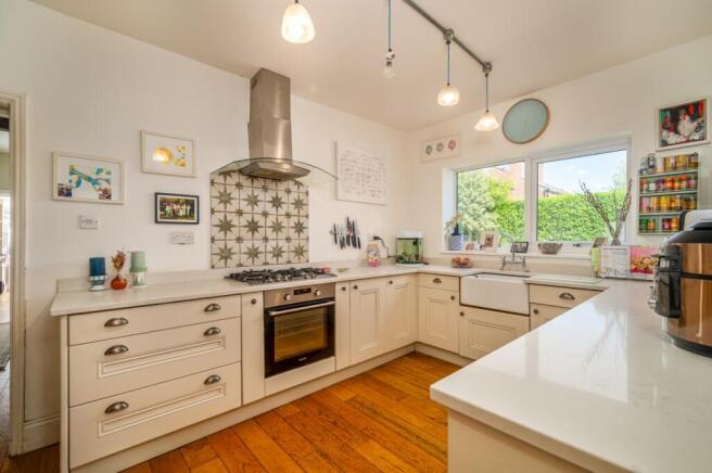 4 bed Semi-Detached for sale Image 5