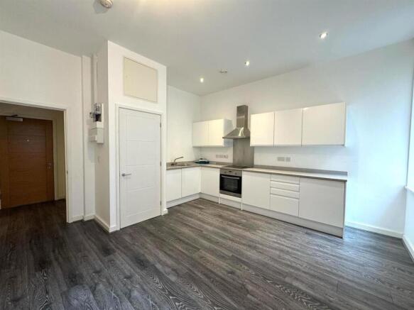 Kitchen pic 2.jpg