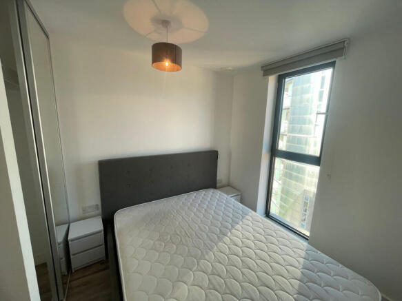 2 bed Apartment to rent Image 5