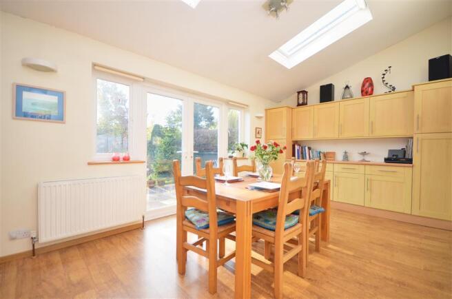 Kitchen / Dining Area