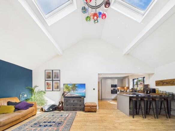 CAM02093G0-PR0053-STILL019