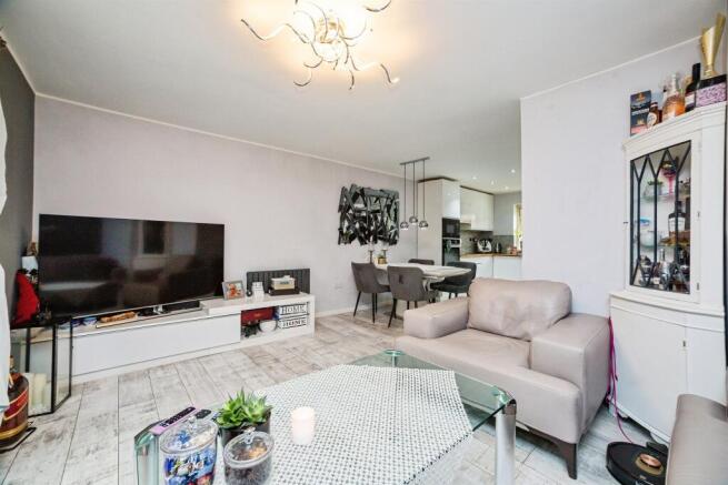 3 bed Semi-Detached for sale Image 9