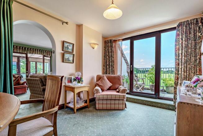 4 bed Detached for sale Image 7