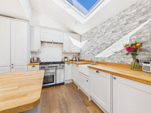 CAM01984G0-PR0573-STILL005