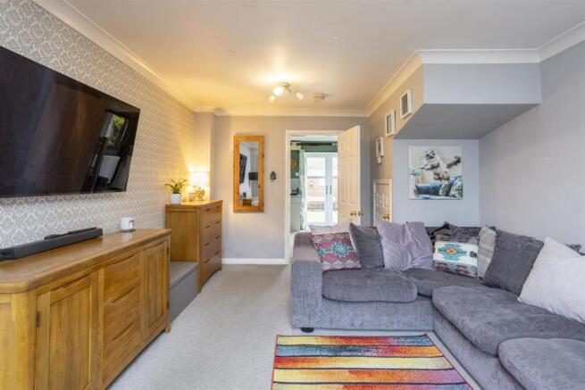 2 bed House for sale Image 4