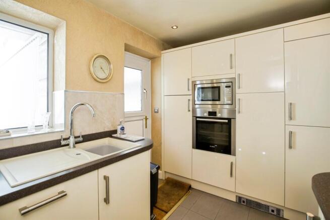 3 bed Detached Bungalow for sale Image 5