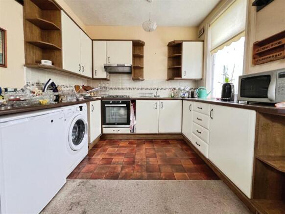 2 bed Semi-Detached for sale Image 6