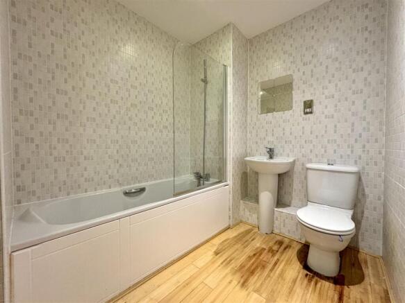 2 bed Apartment for sale Image 11