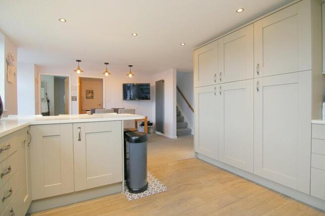 4 bed Detached for sale Image 9