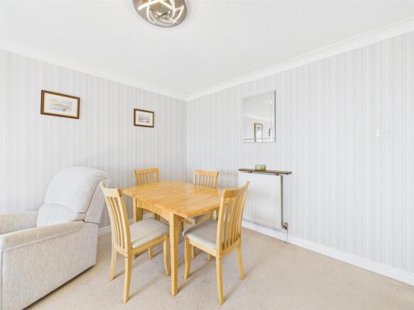 2 bed Flat for sale Image 6