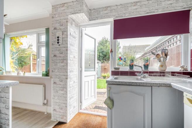 Kitchen/ Dining Room